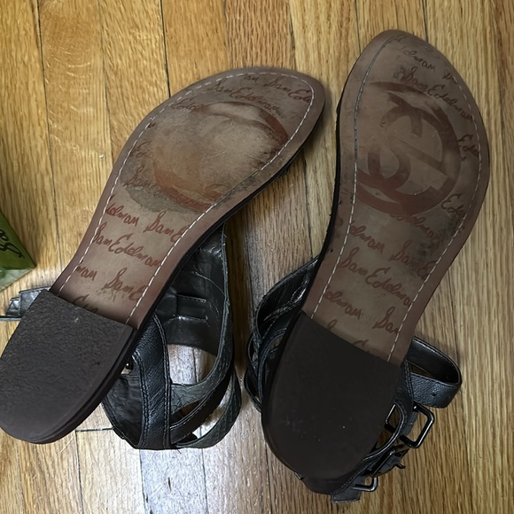 Grey leather printed thong sandals - Picture 4 of 4